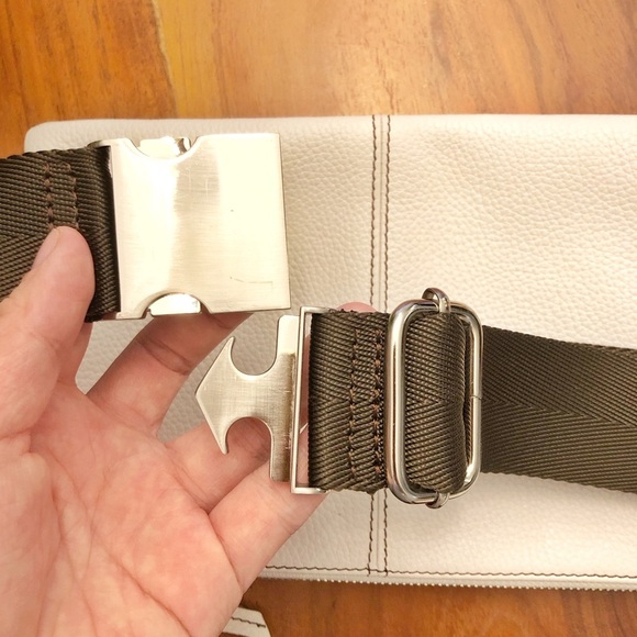 Danier Genuine leather Belt Bag White Fanny Pack Crossbody Hands-Free Travel bag - Picture 12 of 16